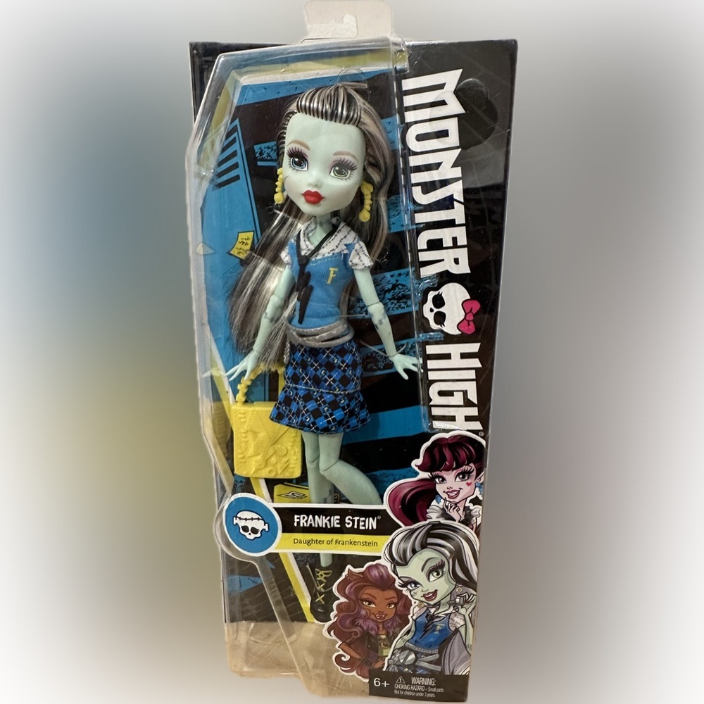 NWT MONSTER HIGH 2015 FRANKIE STEIN DAUGHTER OF OF FRANKEISTEIN